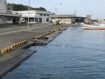 岸壁 岸壁
